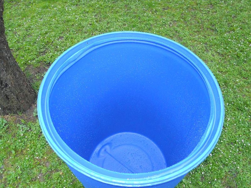 Plastové 200 litrové sudy - 2