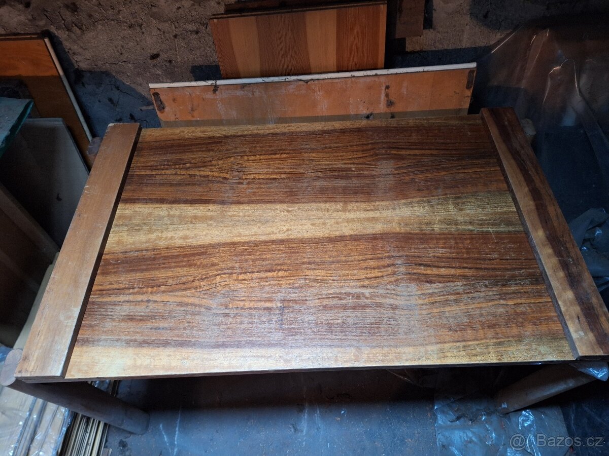 Jídelní stůl - 2