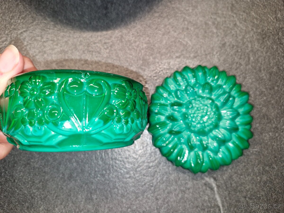 Malachitova dóza - 2