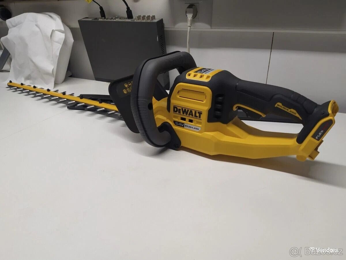 Nové AKU nůžky na živý plot DeWALT DCMHT573N - 2