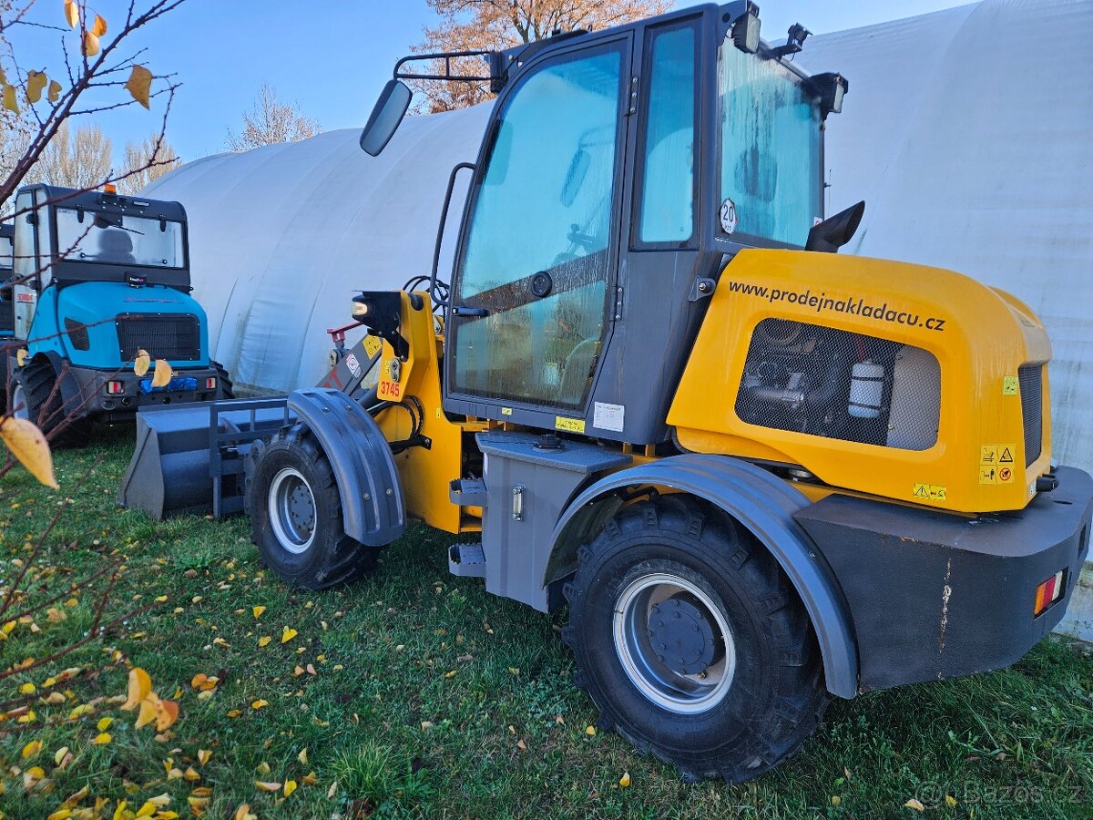 kloubový nakladač 3745 - 2