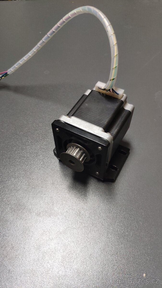 Krokový motor Vexta - 2