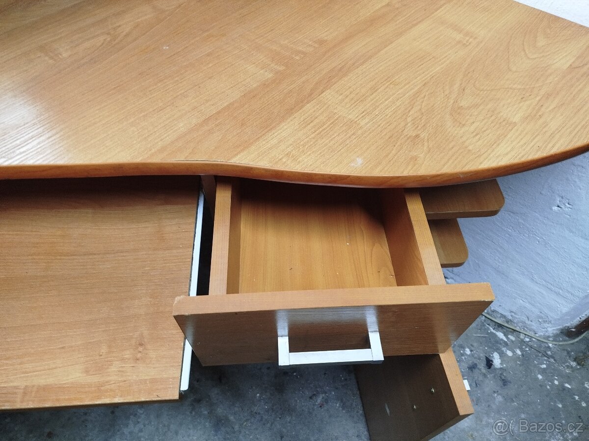 Rohový psací stůl - 2