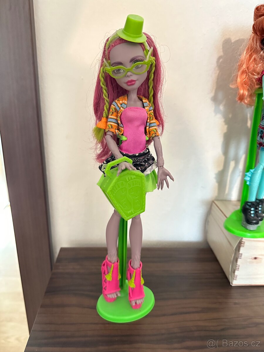 Exchange program monster high - 2