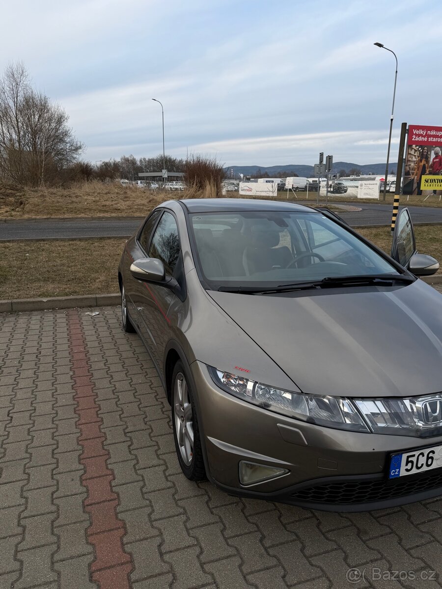 Honda Civic 1.8 VTEC 180tkm - 2