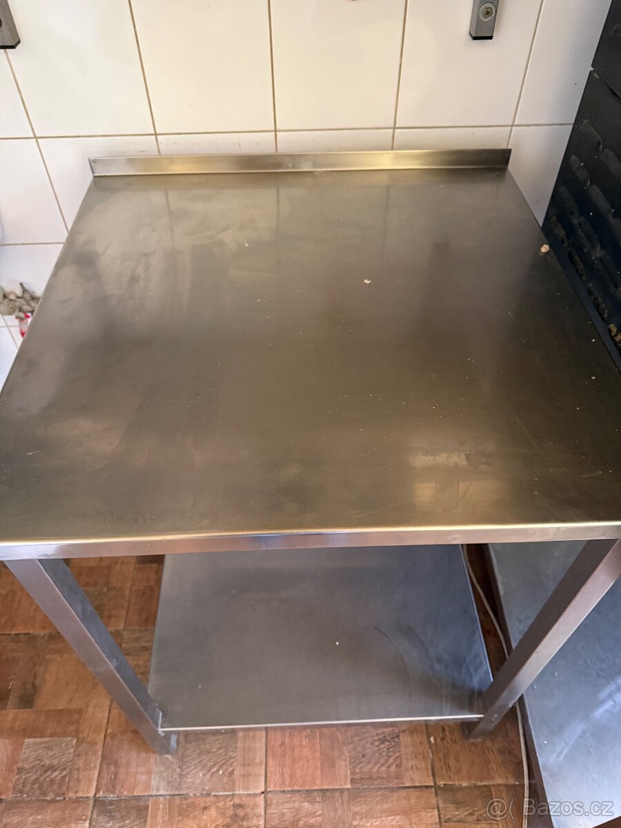 Nerezový stůl s poličkou - 2