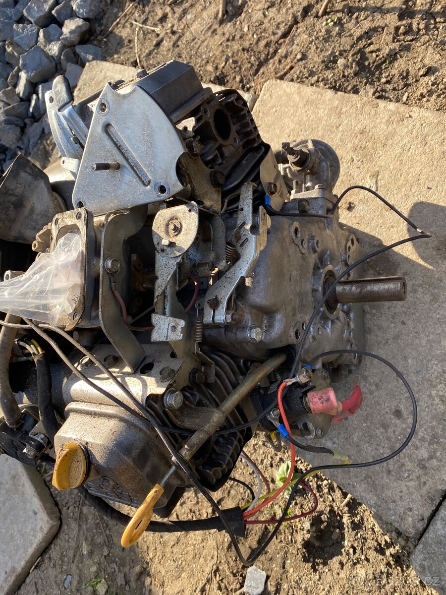 Prodám motor Vanguard 23hp - 2