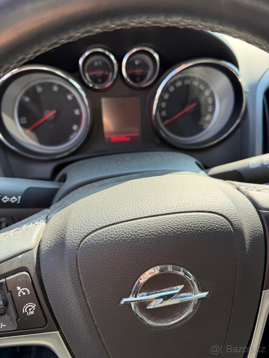 Opel Astra Sports Tourer - 2