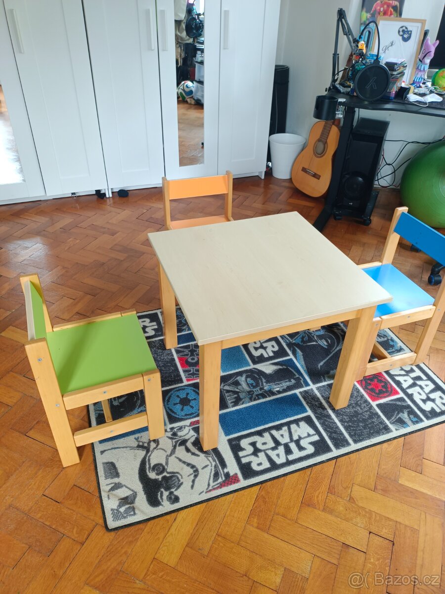 Dětský stůl a tři židle - 2