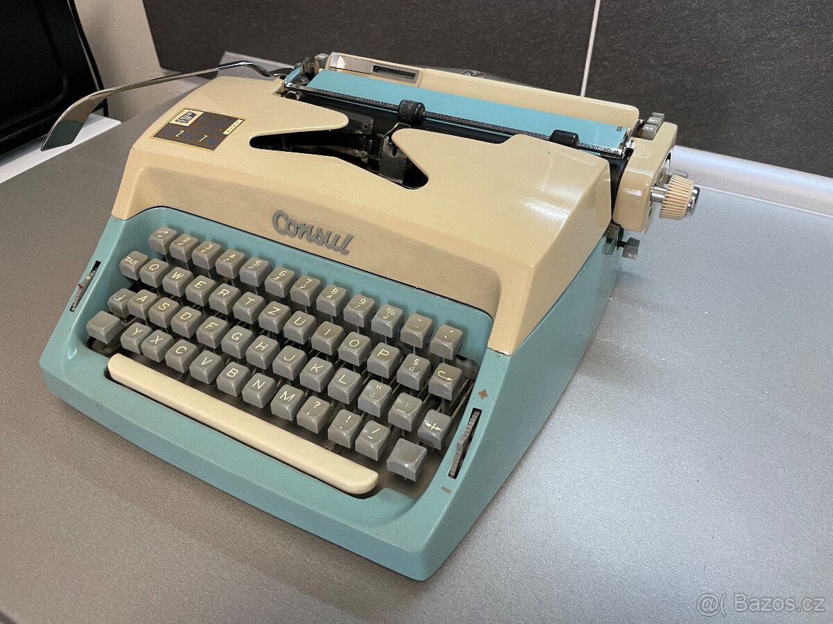 Psací stroj Consul s kufrem - 2