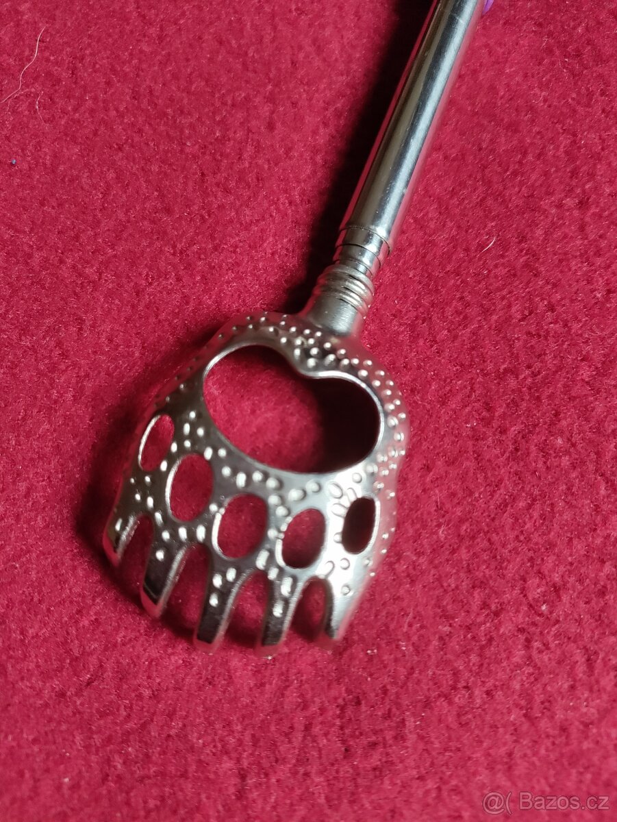 Škrabadlo na záda nové - 2