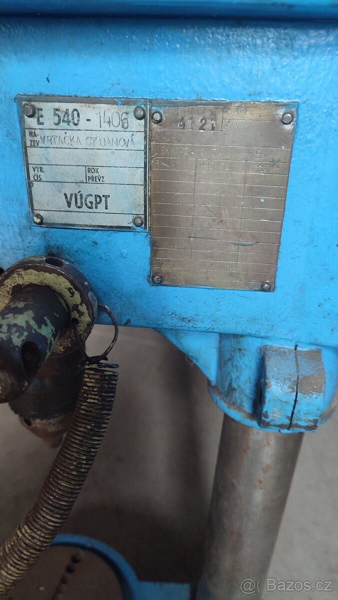 Malá litinová stojanová vrtačka tovární výroby - 2