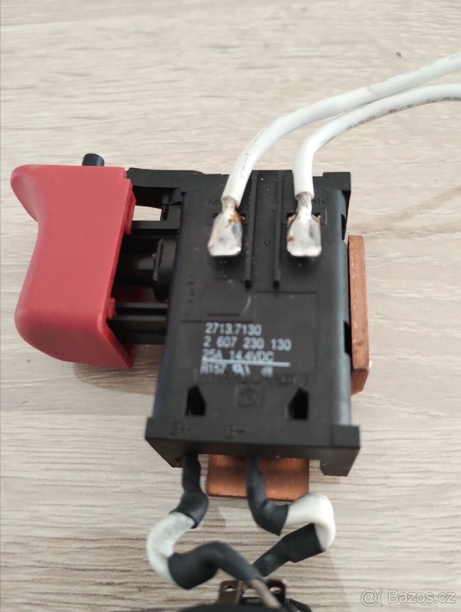 Spínač na Aku Bosch - 2