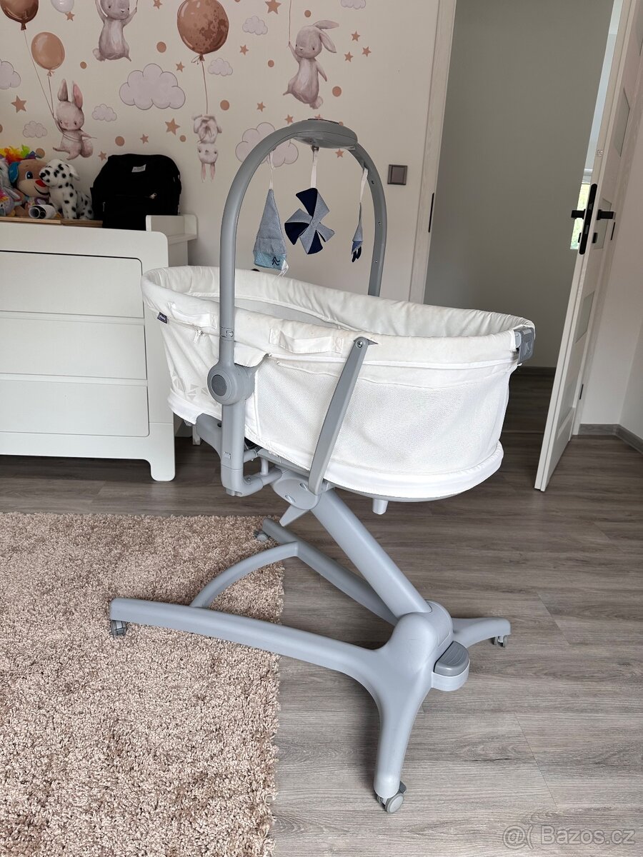 Chicco Baby Hug 5v1 - postýlka/lehátko/židlička a sedačka - 2