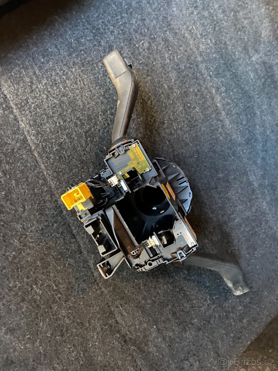 Passat b6 páčky směrovek a stěračů kroužek pod volantu - 2