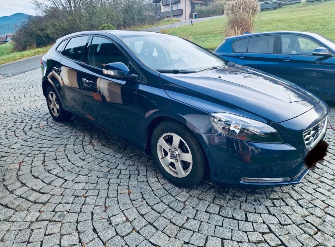 Volvo v40 D2 - 2