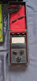 Staré elektrické měřící přístroje - 2