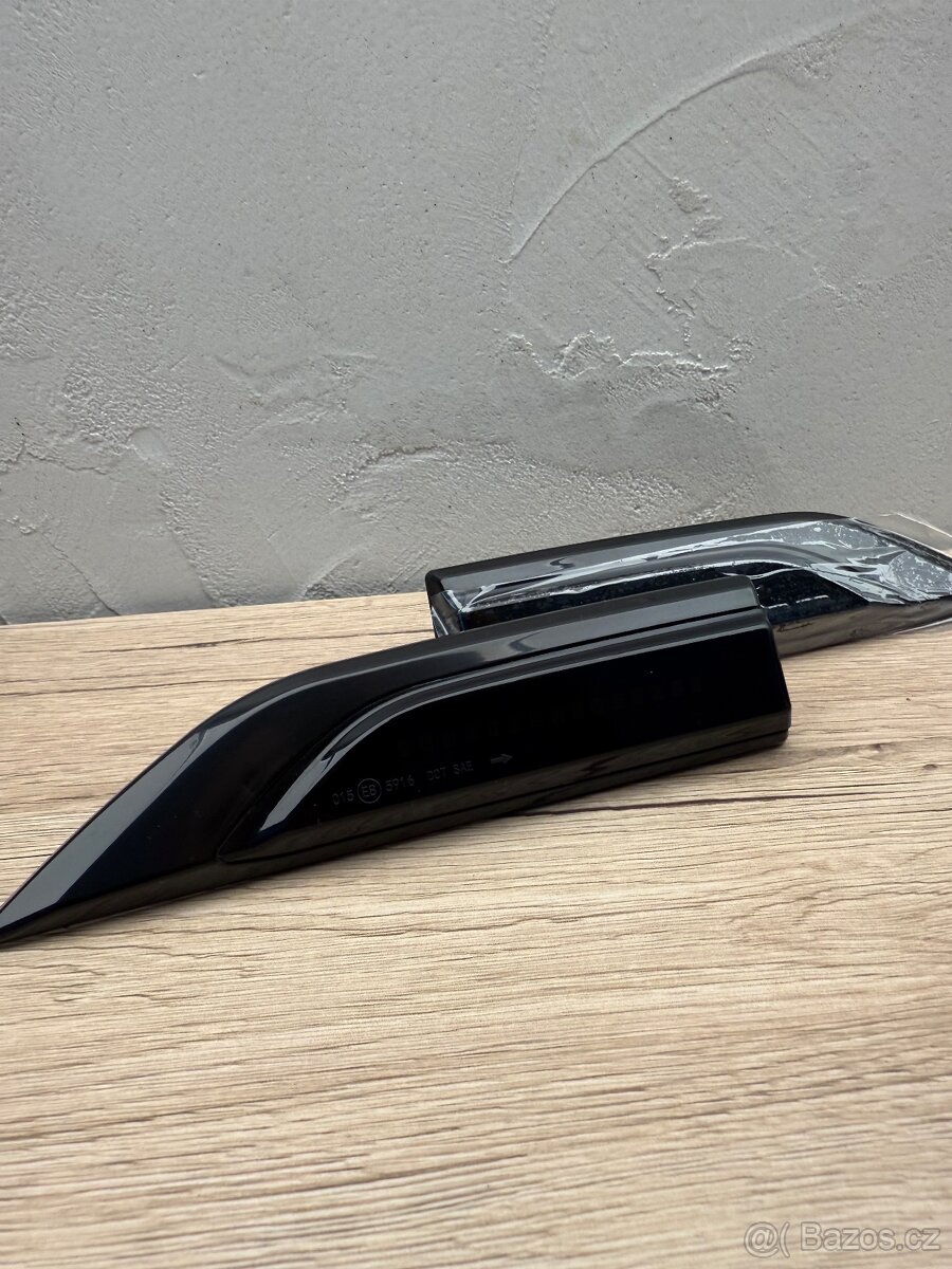 Levý a pravý blinkr blatníku T6/Caddy - 2