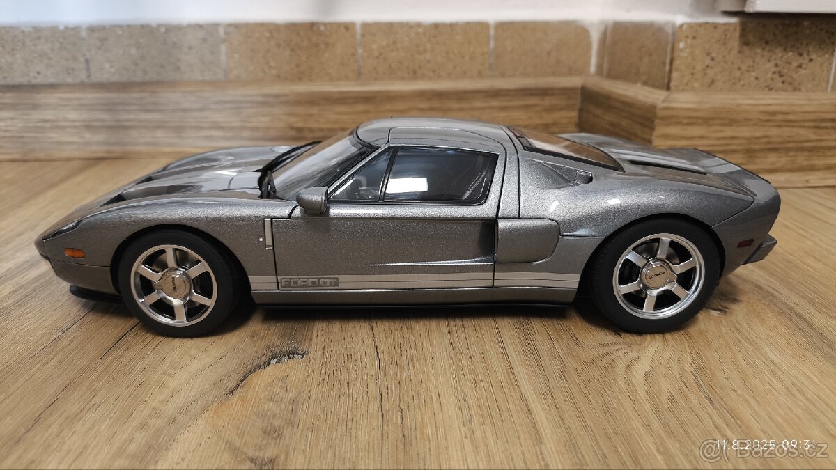 Model Ford GT 2004 1:18 Autoart ( 73025 ) - 2