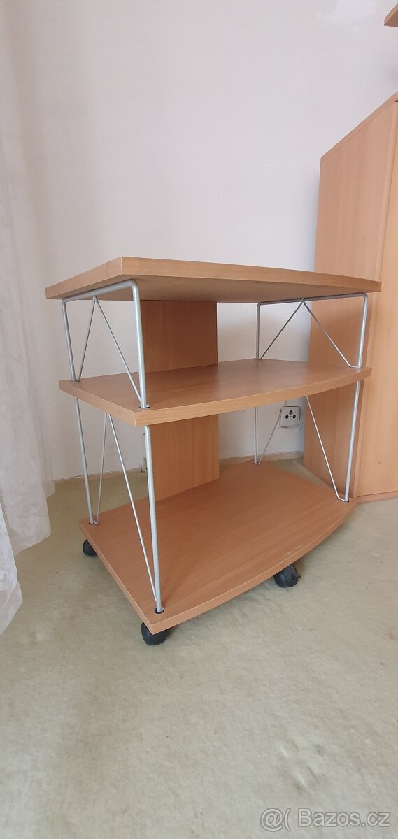 Televizní stolek na kolečkách - 2
