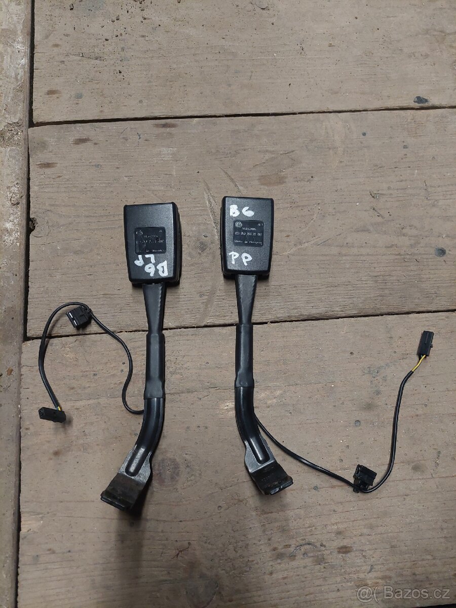 Západka předních pásů vw Passat b6 - 2