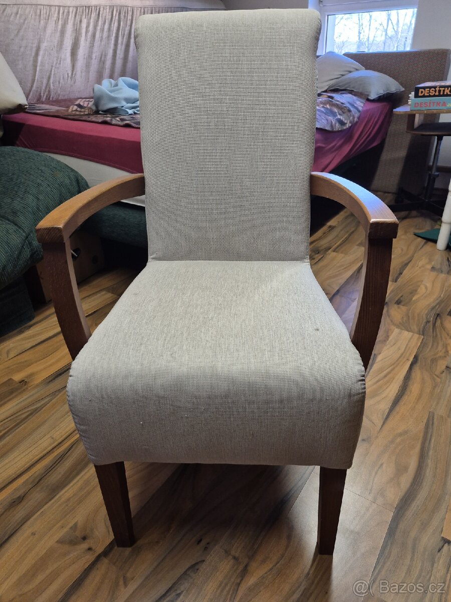 Prodam 8 ks jidelnich zidli PHASE - 2