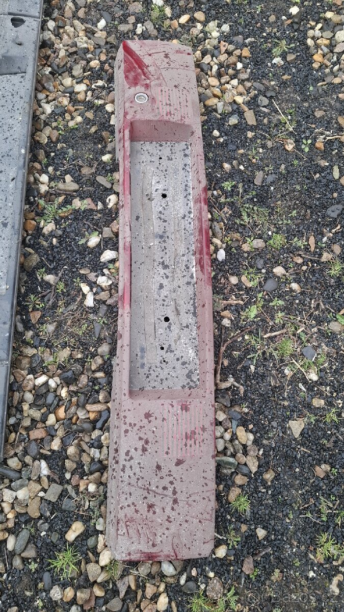 Plexi mezi svetla Audi 200 V8 a 80 - 2