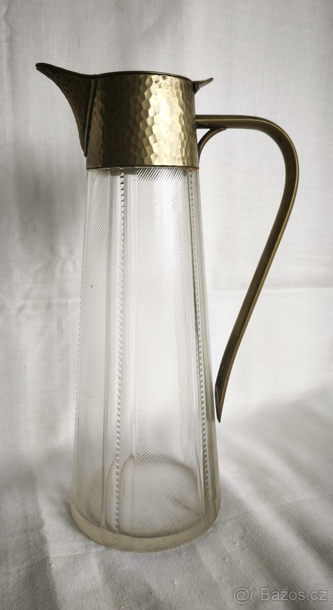 skleněná karafa s kovovým víkem - 2