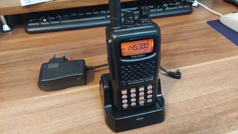 Yaesu FT-60 - 2