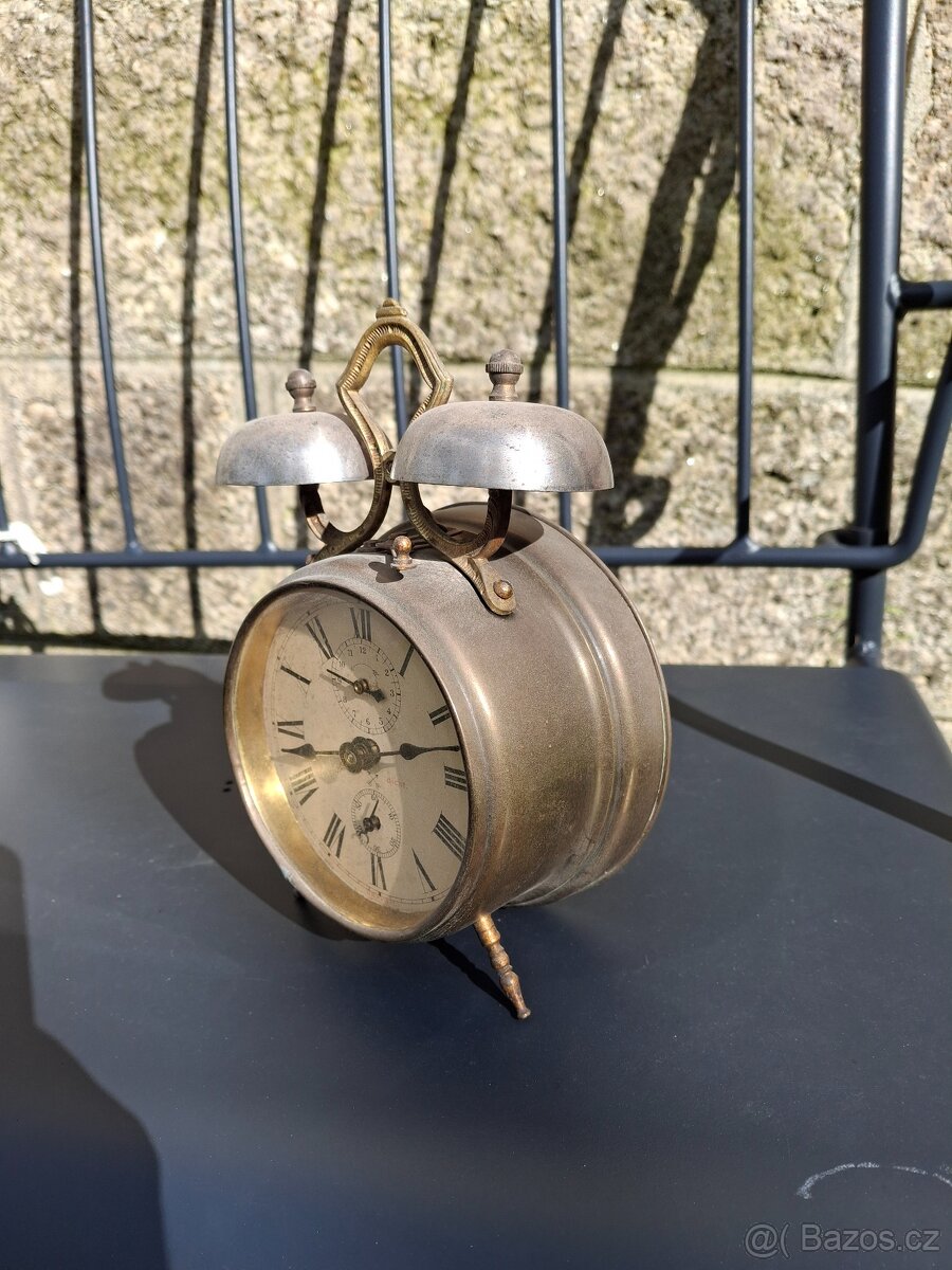 Budík JUNGHANS - model STAUBDICHT - 2