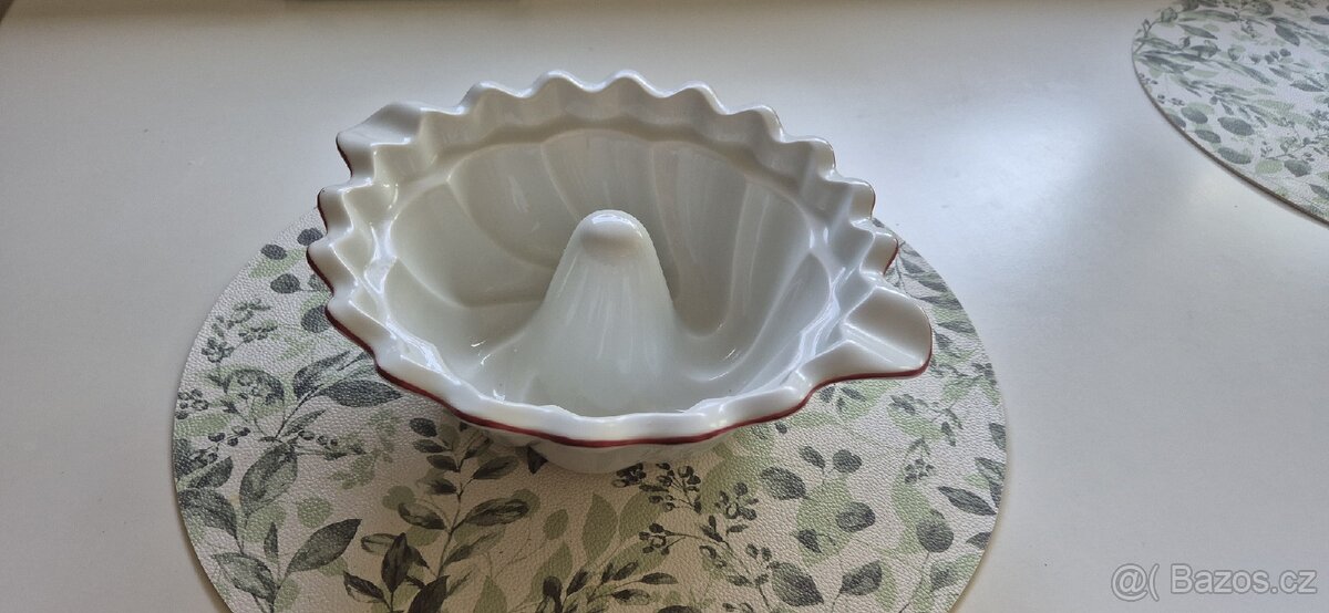 Porcelánová bábovka Thun - 2