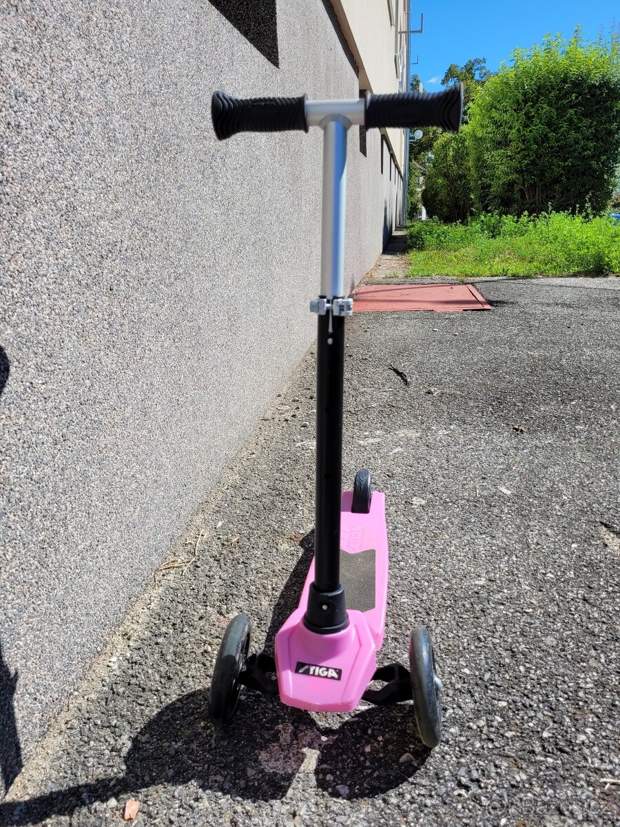 Růžová dětská koloběžka Stiga MINI KICK SUPREME - 2