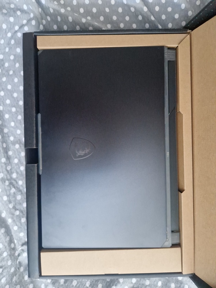 MSI Cyborg 15 A12VE-081CZ - herní notebook - 2
