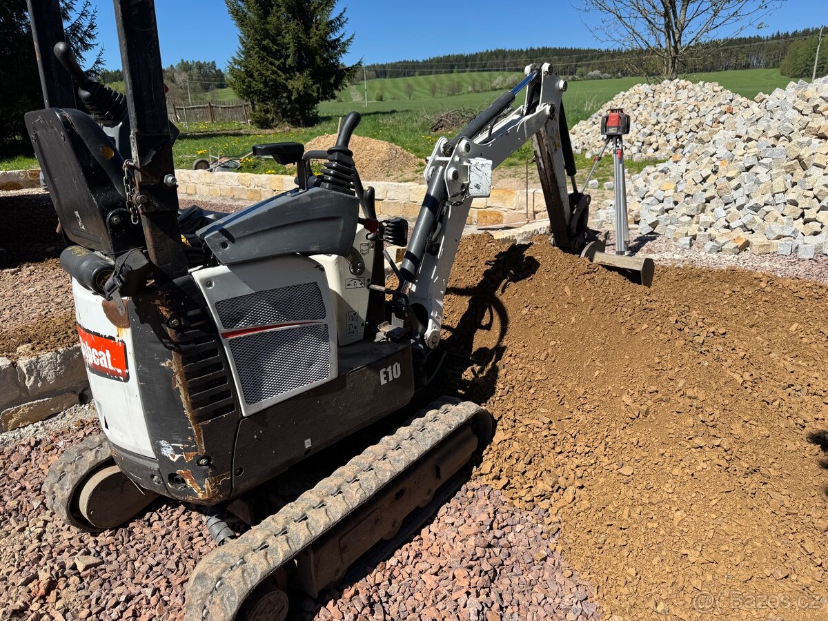 Pronájem minibagru Bobcat E10 (1,2t) Jaroměř - 2
