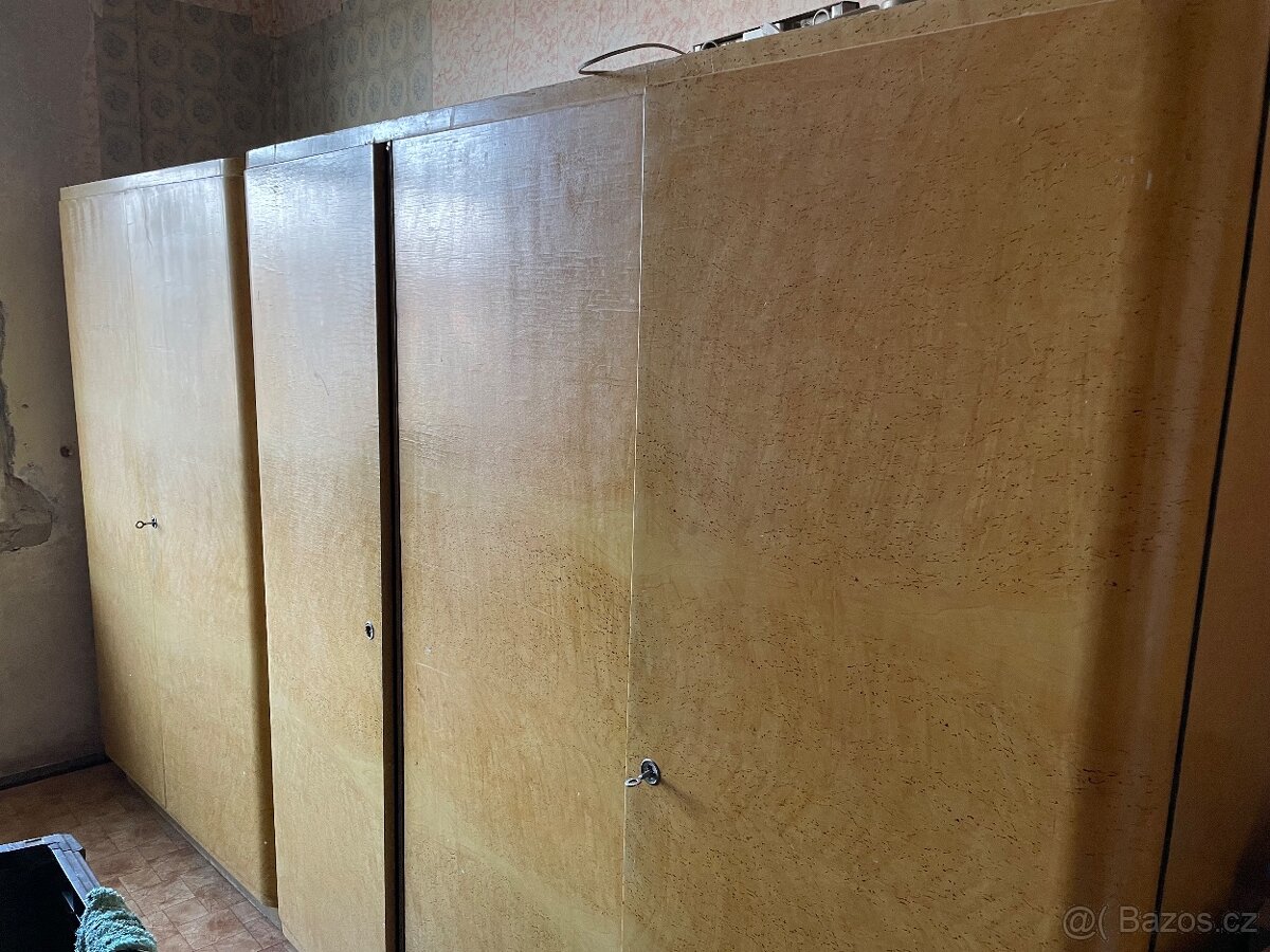 Šatní skříně z masivu - 2