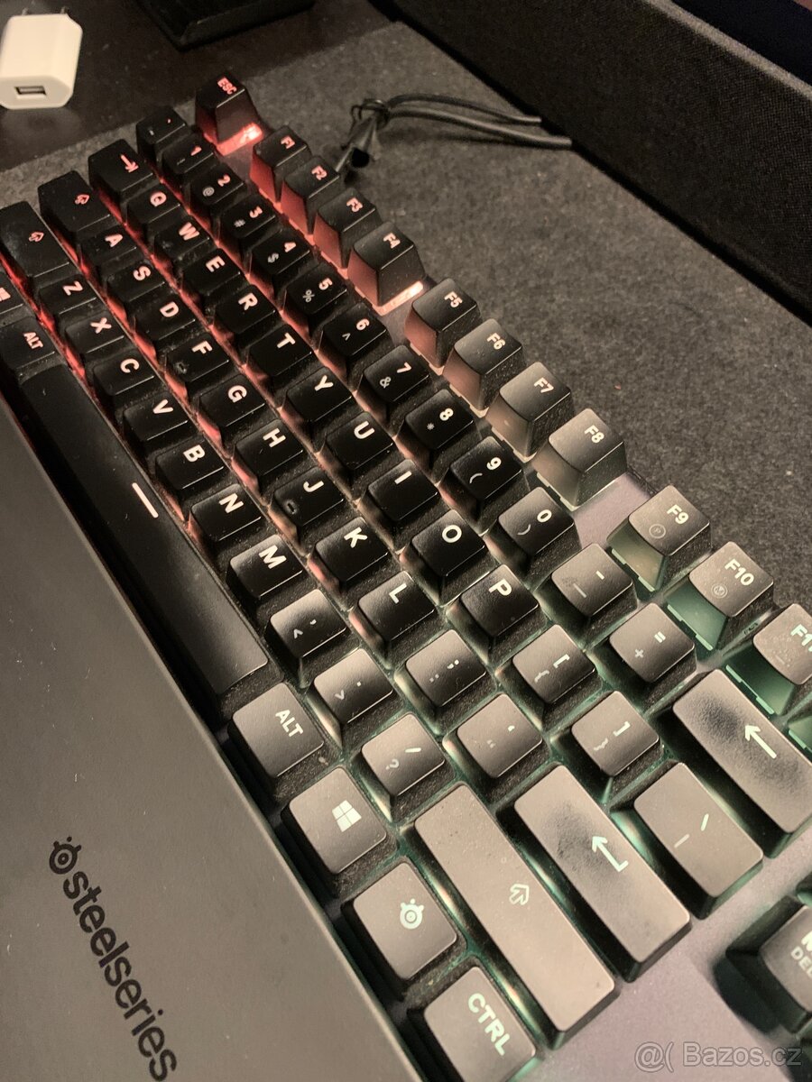 Luxusní klávesnice SteelSeries Apex 5 v perfektním stavu - 2