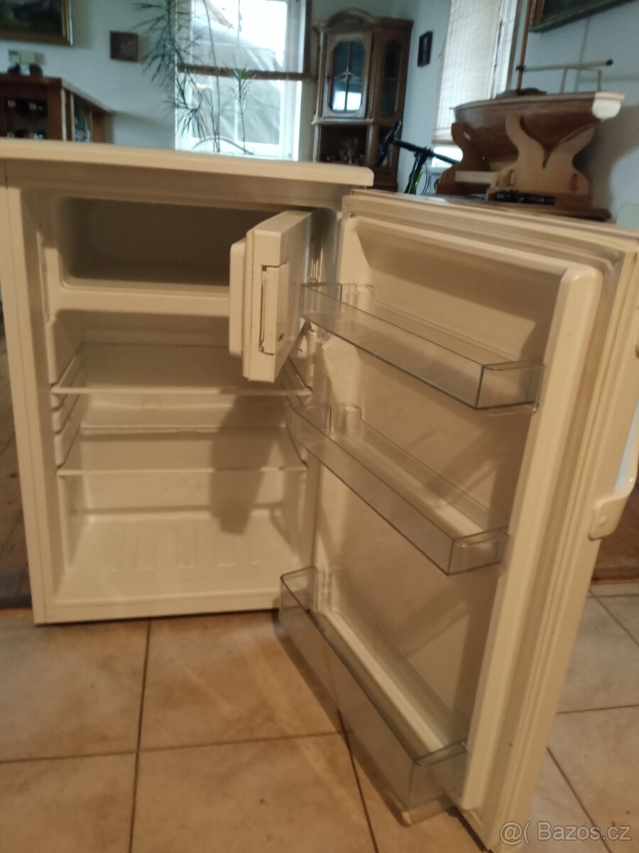 Prodám malou lednici - 2