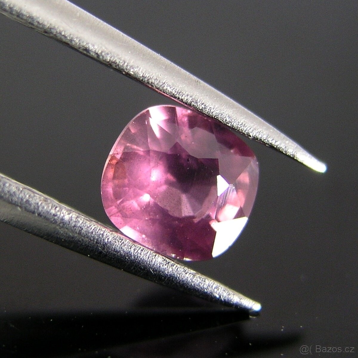 Safír přírodní-cushion-0,58 ct. - 2