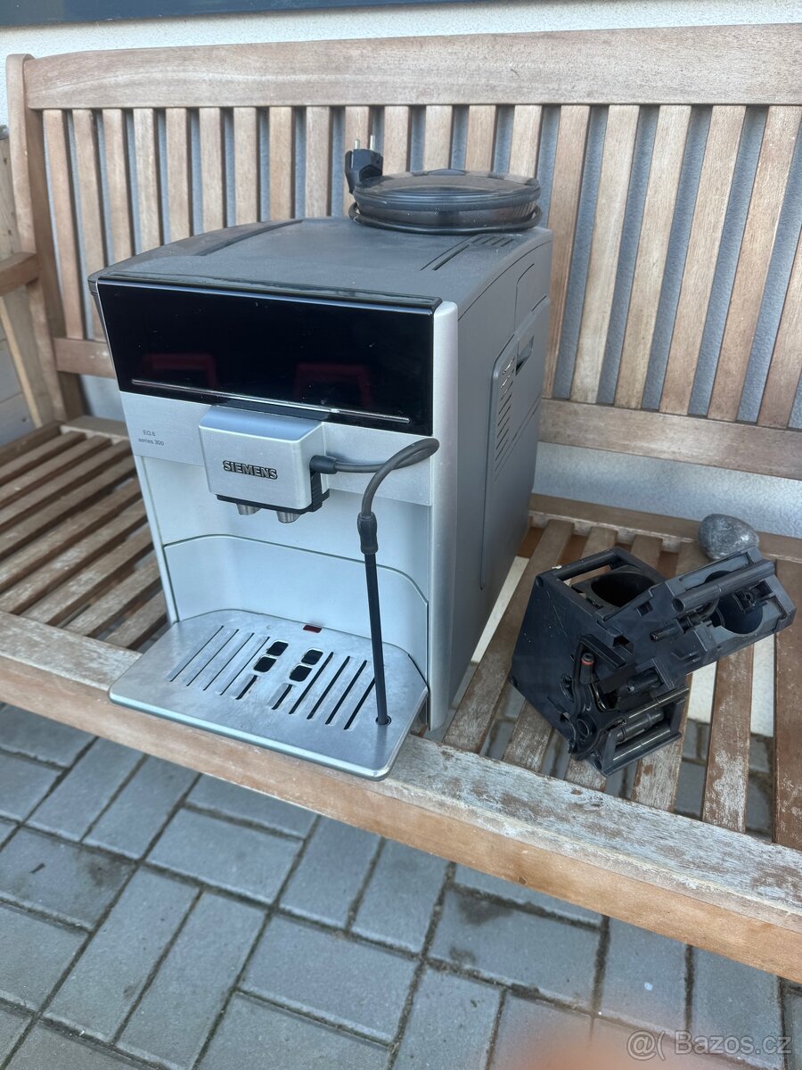 Kávovar Siemens EQ.6 series 300 - 2