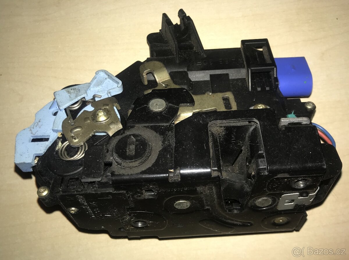 Zámek zadních levých dveří - 7L0 839 015 - 2