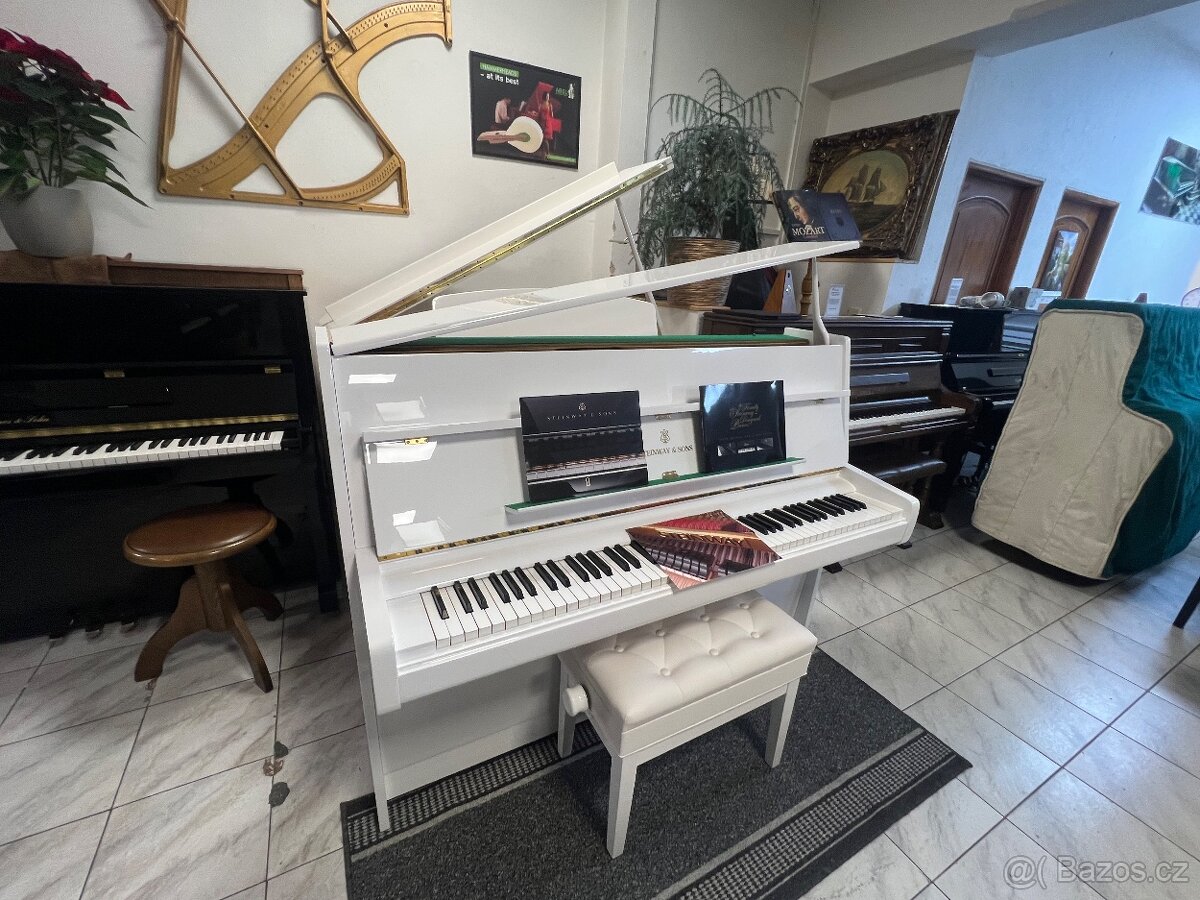 STEINWAY & SONS mod. Z 114 se zárukou 5 let, doprava zdarma - 2