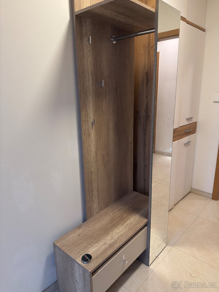 Předsíňová stěna - 2