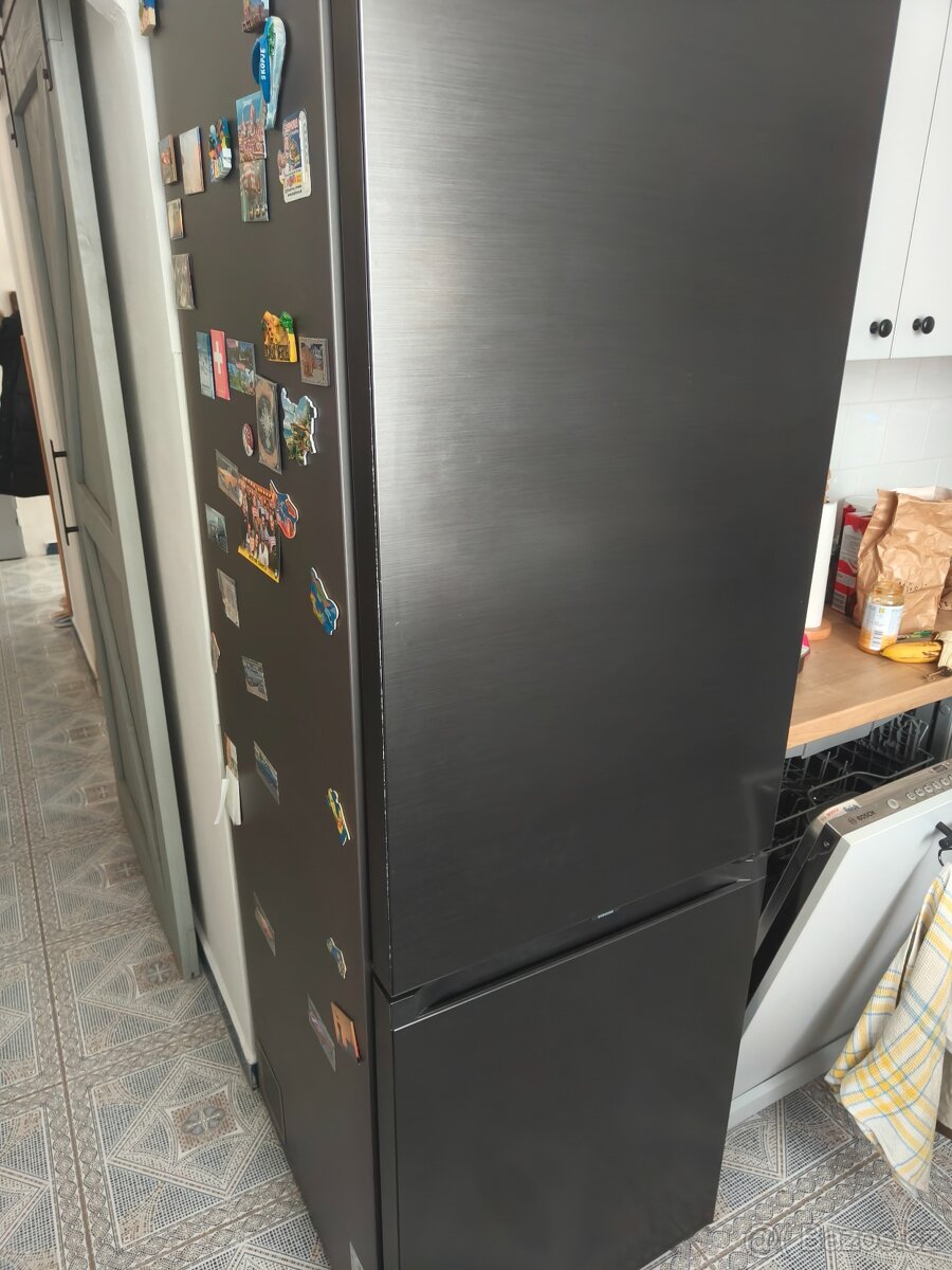 Chladnička s mrazničkou Samsung Bespoke RB38A7B6AB1 černá - 2