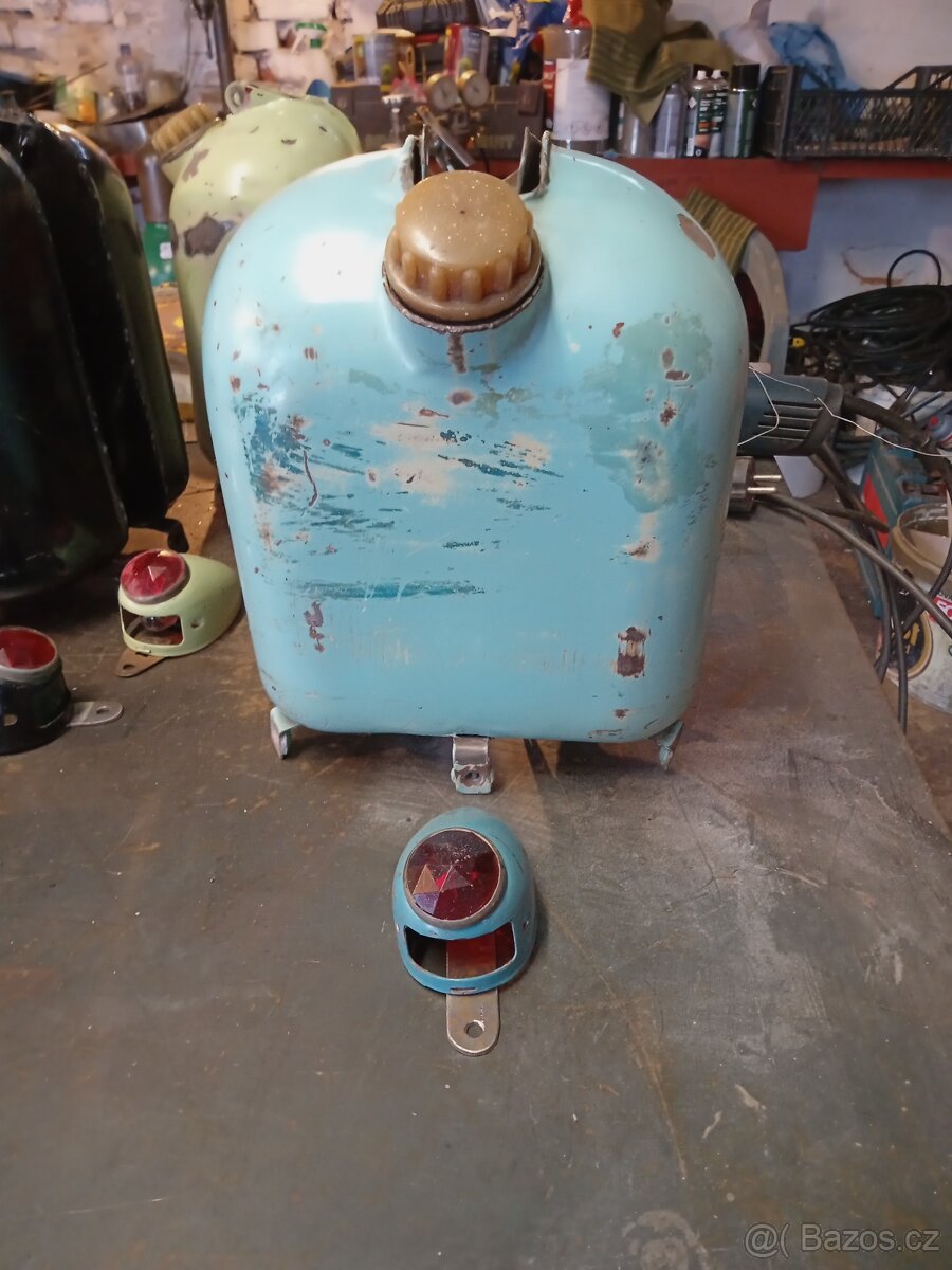 Predám diely Jawa 550,555 modre - 2