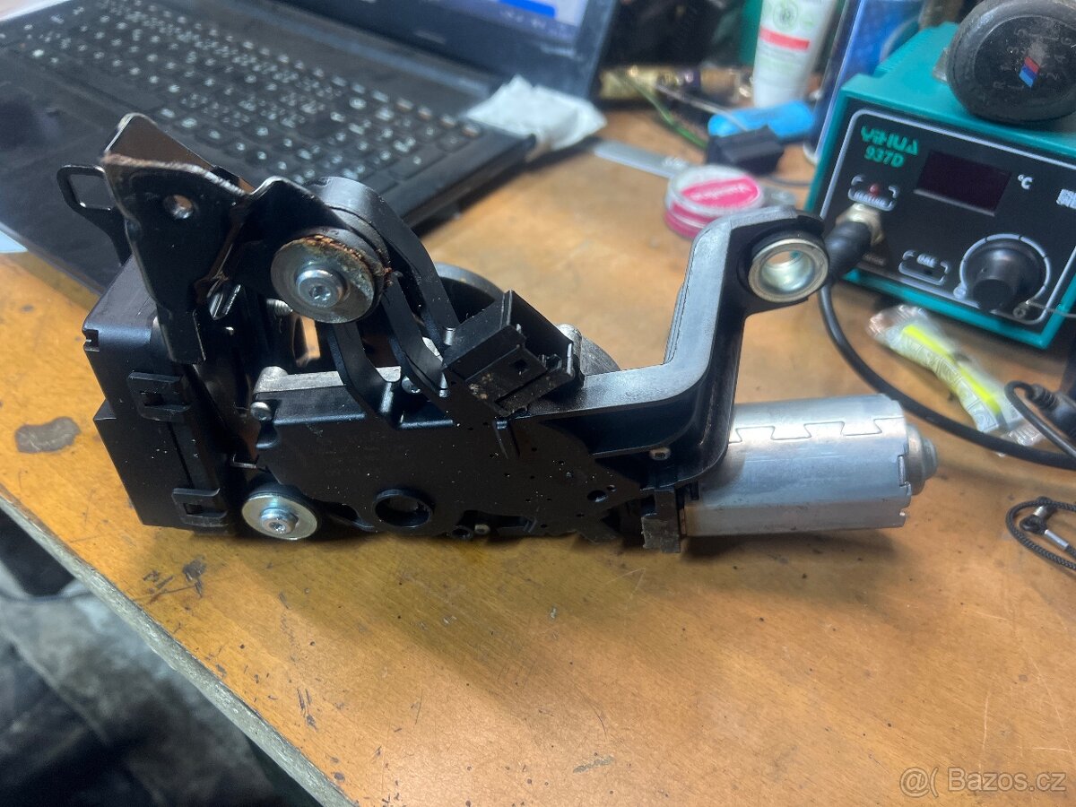 BMW E91 E61 zámek zadního okna - 2
