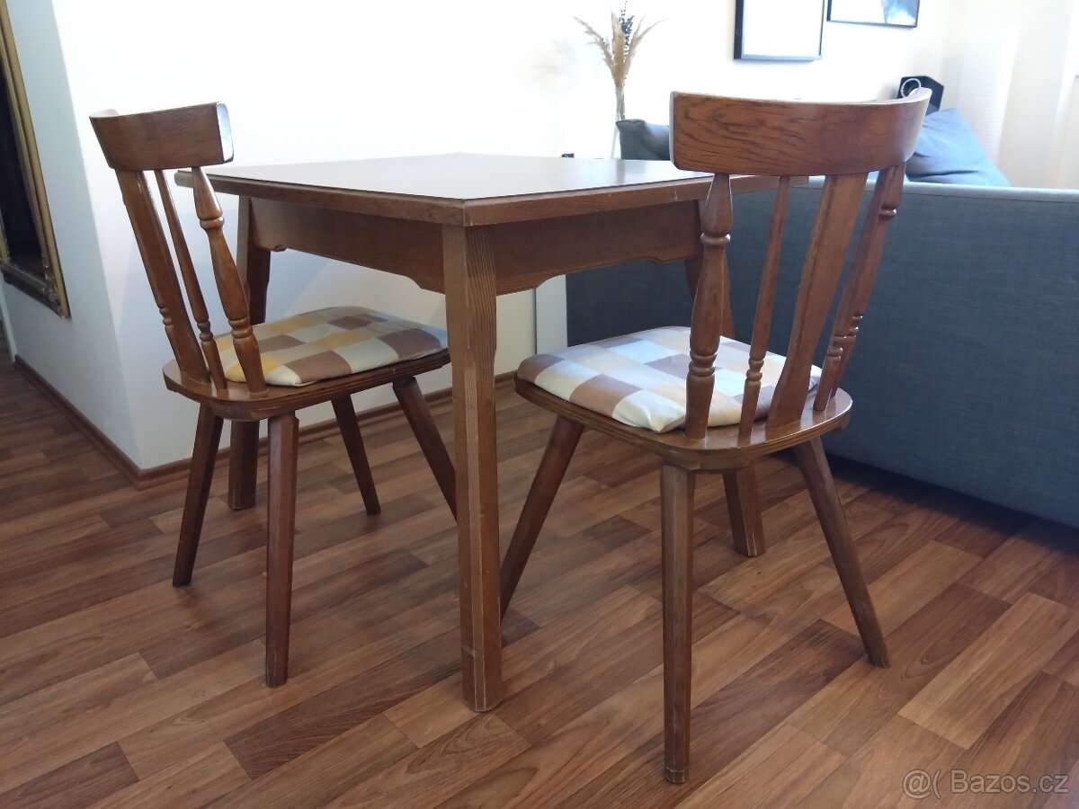 Prodám dřevěný stůl a dvě židle - 2