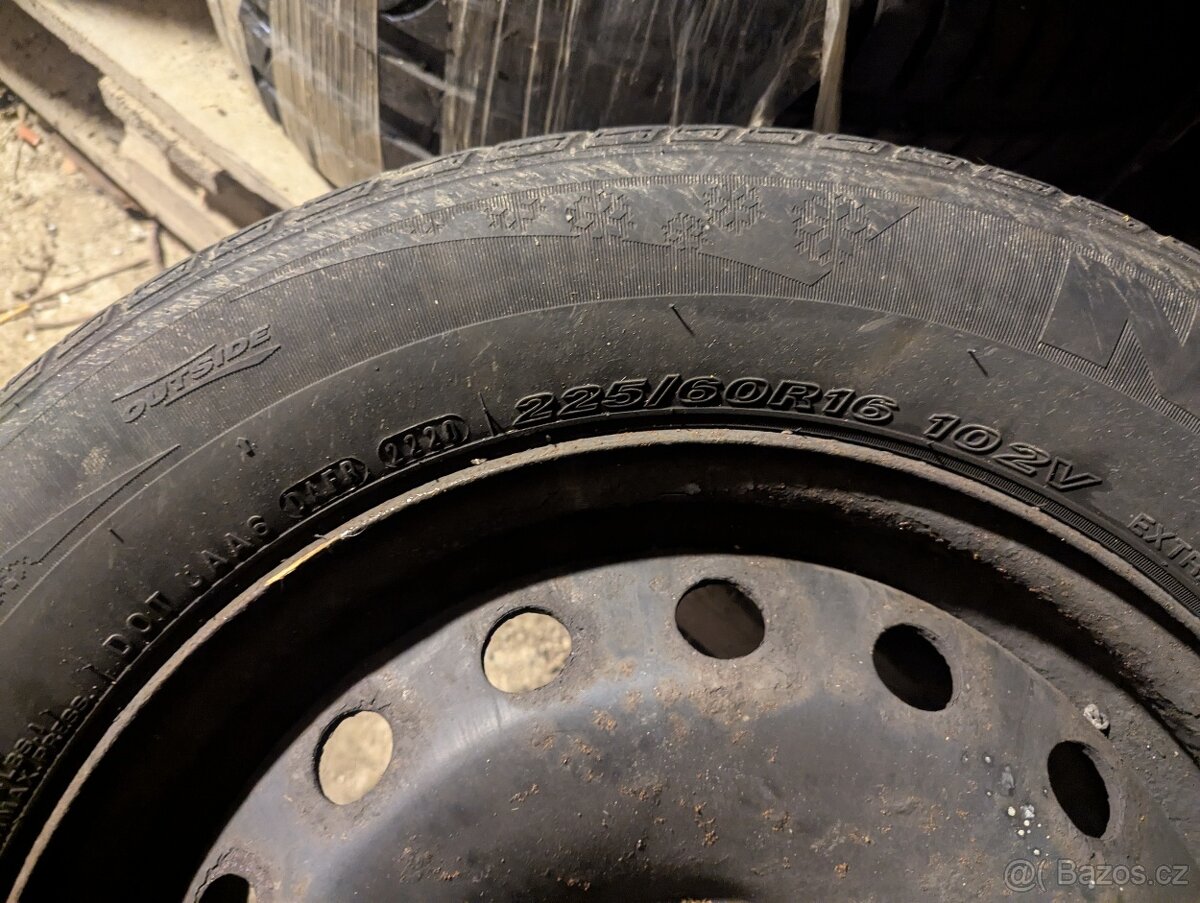 Kola plechové Renault 4ks - 2