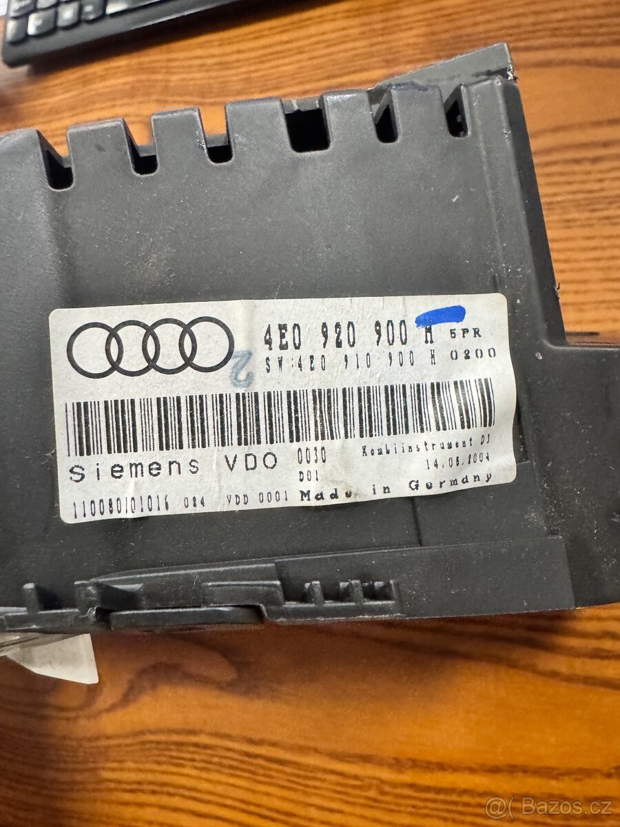 Audi A8 D3 Budíky 4E0920900H - 2