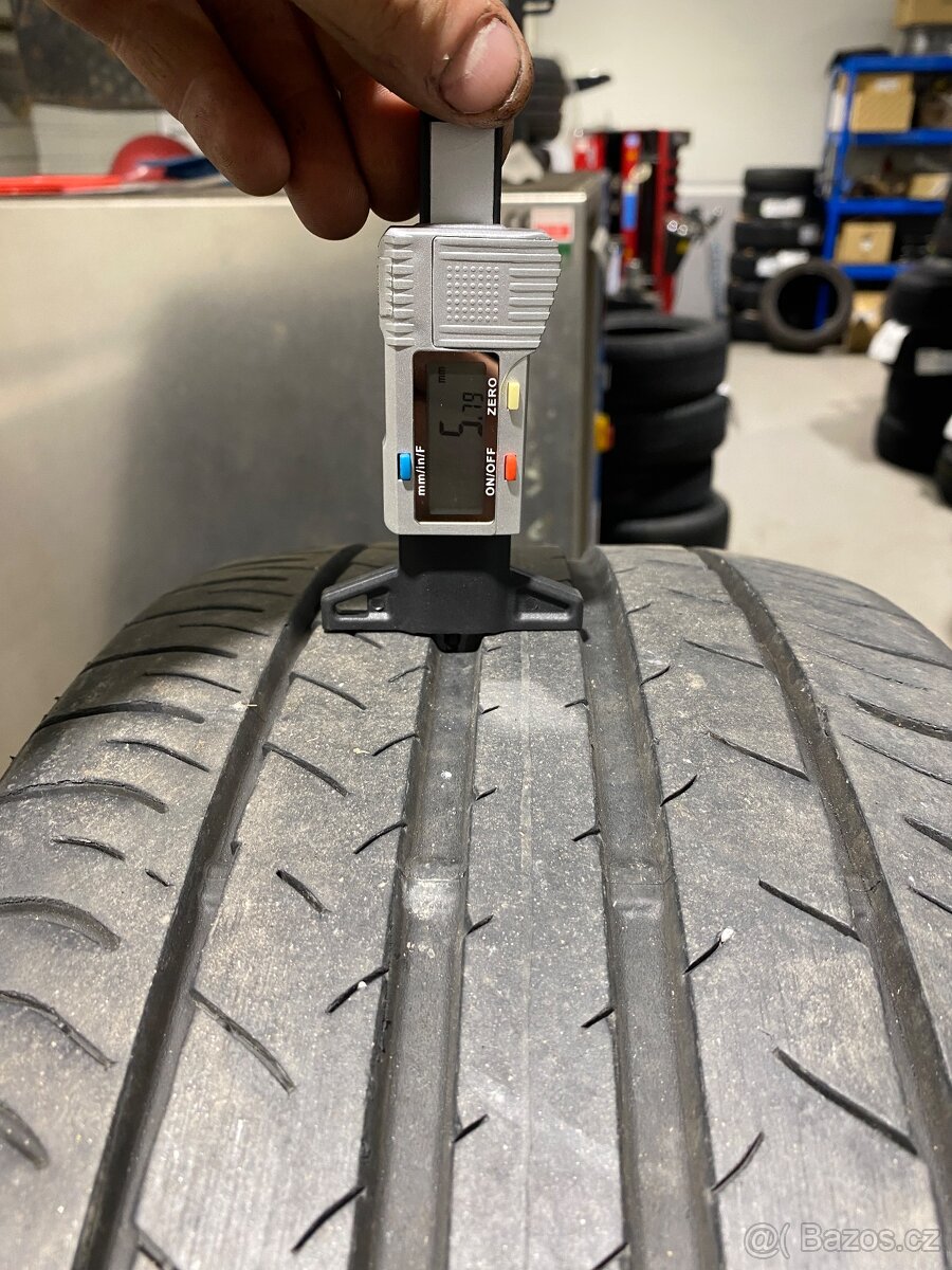 Prodám letní pneu 235/45/18 dunlop - 2