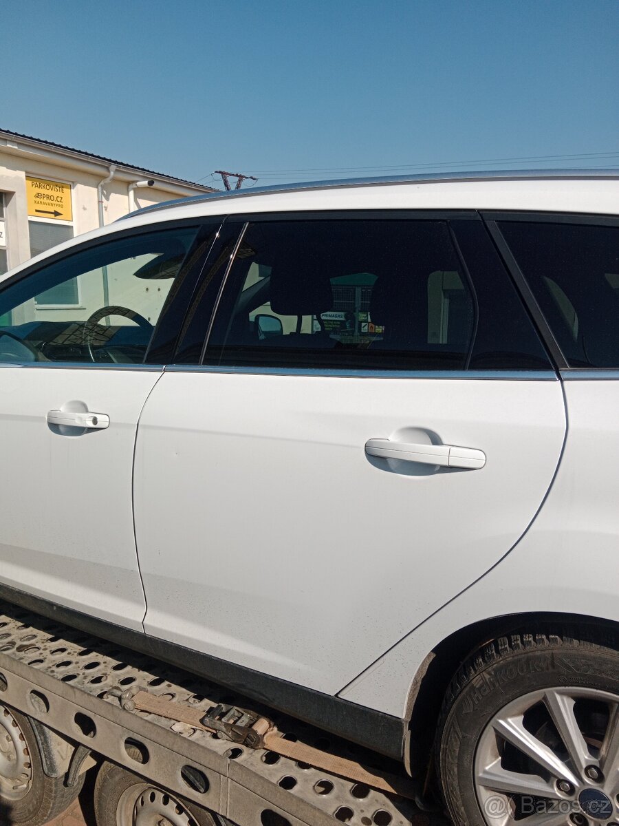 Dveře na ford focus III kombi - 2
